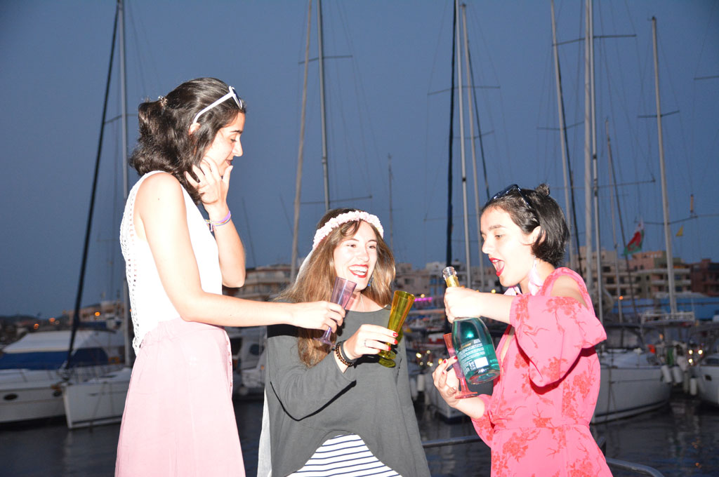 Fiesta privada de despedida de soltera en barco yate desde Tenerife Sur Las Galletas y La Gomera